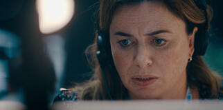 Eve Myles in Hijack 1x07