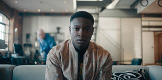 Jude Cudjoe in Hijack 1x07