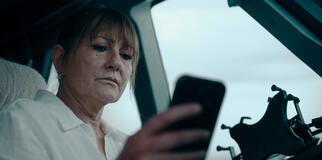 Holly Aird in Hijack 1x07