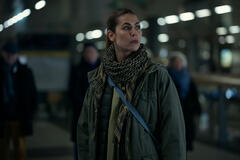 Karima McAdams in Hijack 2x01