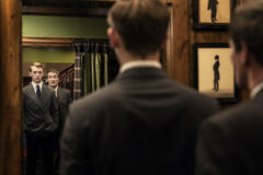 Harry Lawtey in Industry 1x05