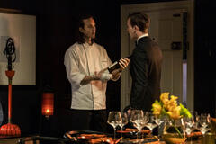 Jonathan Barnwell, Harry Lawtey in Industry 1x07