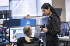 Miriam Petche, Indy Lewis in Industry 3x01