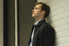 Harry Lawtey in Industry 3x02