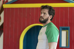 Kit Harington in Industry 3x02