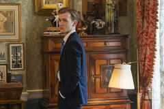 Harry Lawtey in Industry 3x05