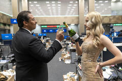 Irfan Shamji, Miriam Petche in Industry 3x07