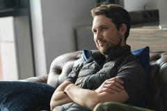 Ben Lloyd-Hughes in Industry 3x08