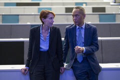 Georgina Rich, Ken Leung in Industry 3x08