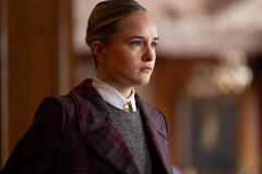 Miriam Petche in Industry 4x01