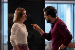 Amy James-Kelly, Kit Harington in Industry 4x03