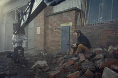 Il regista Tom Harper sul set di Peaky Blinders: The Immortal Man