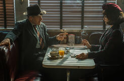 (S-D) Peter Sarsgaard come Jake Wiles e Penelope Cruz come Myrna Mallow in La Sposa!