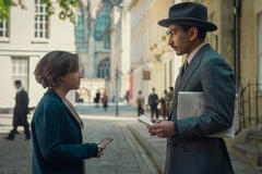Mia McKenna-Bruce e Nabhaan Rizwan in I sette quadranti di Agatha Christie - First Look