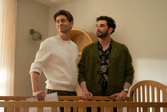 Devin Kawaoka e Michael Urie in Shrinking 3x01