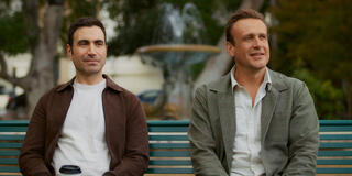 Brett Goldstein e Jason Segel in Shrinking 3x01