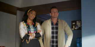 Jessica Williams e Jason Segel in Shrinking 3x01