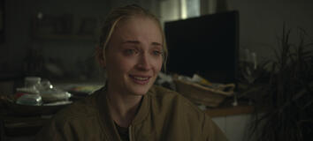 Zara (Sophie Turner) in STEAL