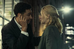 Luke (Archie Madekwe) e Zara (Sophie Turner) in STEAL