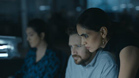 Liraz Charhi in Tehran 1x02