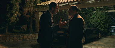 Shaun Toub e Navid Negahban in Tehran 1x05