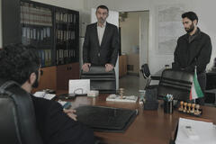 Shaun Toub e Arash Marandi in Tehran 2x05