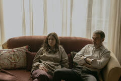 Shila Ommi e Shaun Toub in Tehran 2x05