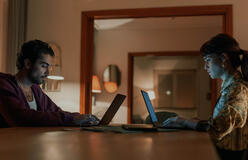 Shervin Alenabi e Niv Sultan in Tehran 2x06