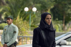 Niv Sultan in Tehran 2x08