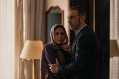 Shila Ommi e Shaun Toub in Tehran 2x06