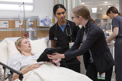 Supriya Ganesh, Taylor Dearden in The Pitt 1x10