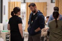 Isa Briones, Noah Wyle in The Pitt 1x11