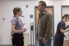 Taylor Dearden, Devon Gummersall in The Pitt 1x15