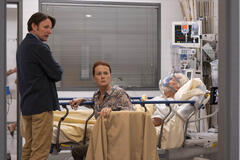 Mackenzie Astin, Rebecca Tilney in The Pitt 1x02