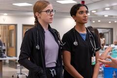 Supriya Ganesh, Taylor Dearden in The Pitt 1x04