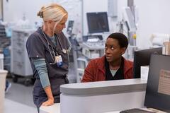Katherine LaNasa, Tracy Ifeachor in The Pitt 1x05
