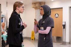 Taylor Dearden, Amielynn Abellera in The Pitt 1x06