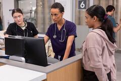 Isa Briones, Alexandra Metz, Shabana Azeez in The Pitt 1x08