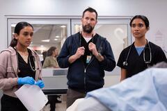 Shabana Azeez, Noah Wyle, Supriya Ganesh in The Pitt 1x08