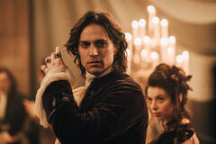 Lucas Bravo in The Seduction - Stagione 1