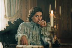 Lucas Bravo in The Seduction - Stagione 1