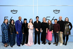 (S-D) Catherine Ryan Howard, Sue Kroll, Head of Marketing for Amazon MGM Studios, Dorian Missick, Karla Souza, Dove Cameron, Avan Jogia, Karyn Usher, Lisa Zwerling, James Wan, Rob Hackett e Danielle Bozzone partecipano alla proiezione della première globale di '56 Giorni' di Prime Video all'Hammer Museum l'11 febbraio 2026 a Los Angeles, California.
