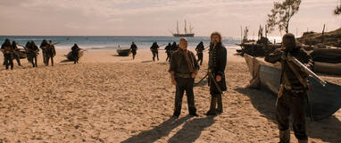 Quartermaster Lee (Temuera Morrison, sx) e Captain Connor (Karl Urban, dx) in The Bluff