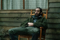 Enric Auquer come Santi in Firebreak