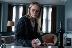 Miriam Petche in Industry 4x05