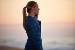 Miriam Petche in Industry 4x05