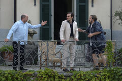 Antonio Albanese, Niccolò Ferrero e Giuseppe Battiston in Lavoreremo da grandi