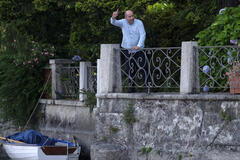 Antonio Albanese in Lavoreremo da grandi