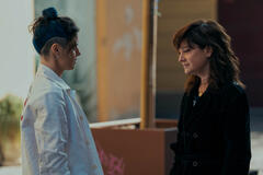 (S-D) Caterina Forza come Blu Venturi, Giovanna Mezzogiorno come Arianna in Motorvalley 1x04