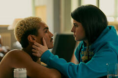 (S-D) Davide Donin come Ahmed, Caterina Forza come Blu Venturi in Motorvalley 1x06